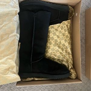 Ugg Button Triplet Size 8